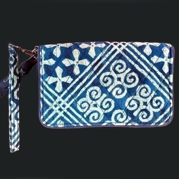 Vera Bradley Wristlet - Excellent Condition!! - Picture 1 of 2